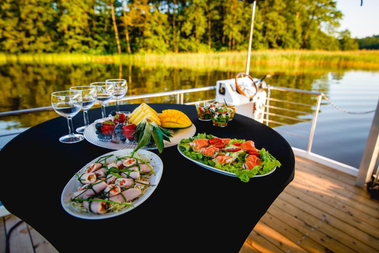 Houseboat- Dom Na Wodzie Z Sauna I Mozliwoscia Plywania Илава Екстериор снимка